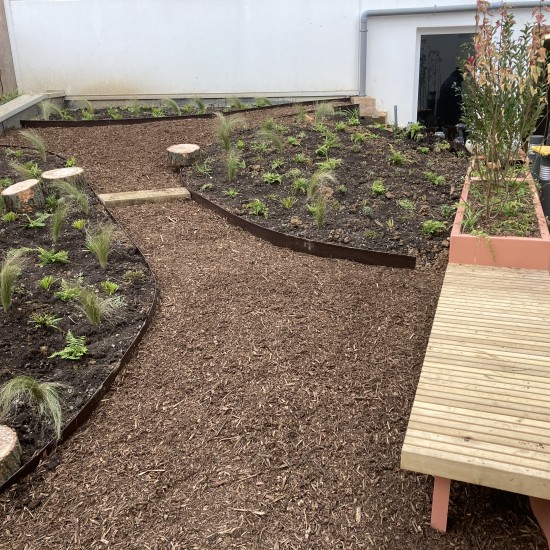 Aménagement d'une cour d'immeuble avec récupération des eaux de pluie