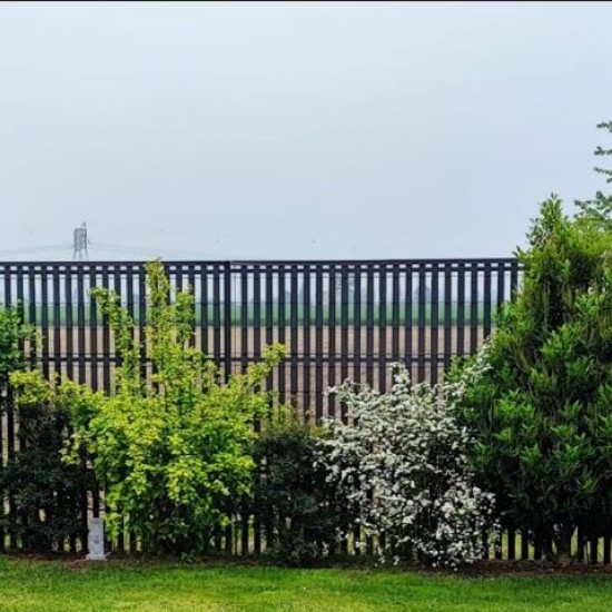 Réaménagement d'un terrain en pente avec mur de soubassement